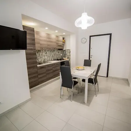 Square Apartment