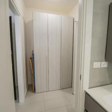 Apartment Square *